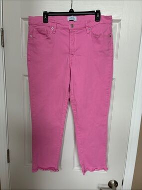 crown & ivy High Rise Skinny Crop with frayed hem
